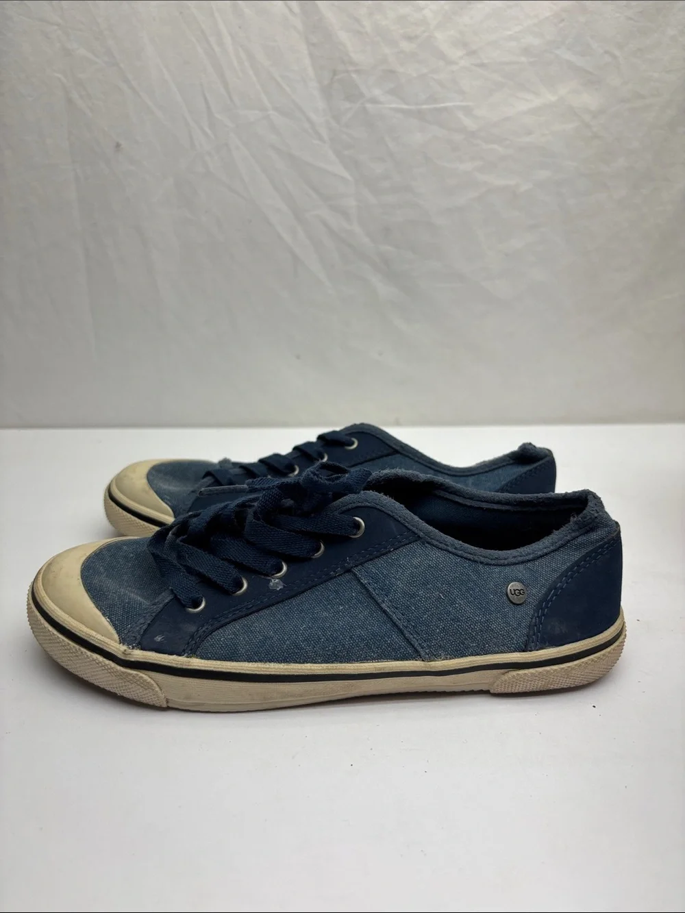 UGG Casual Low-Top Canvas Sneakers in Denim Blue, SZ 3 little girl, box 14